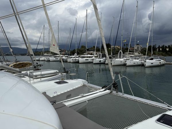 Lagoon 42 | Persefoni