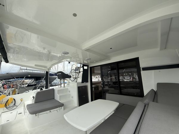 Lagoon 42 | Persefoni