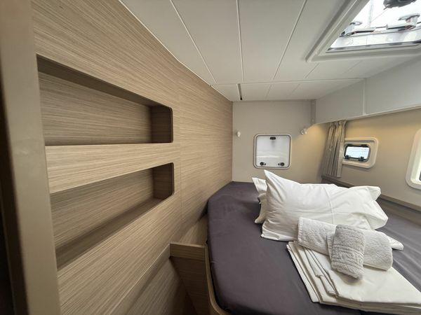 Lagoon 42 | Persefoni