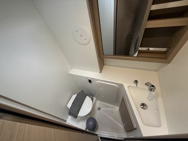 Lagoon 42 | Persefoni