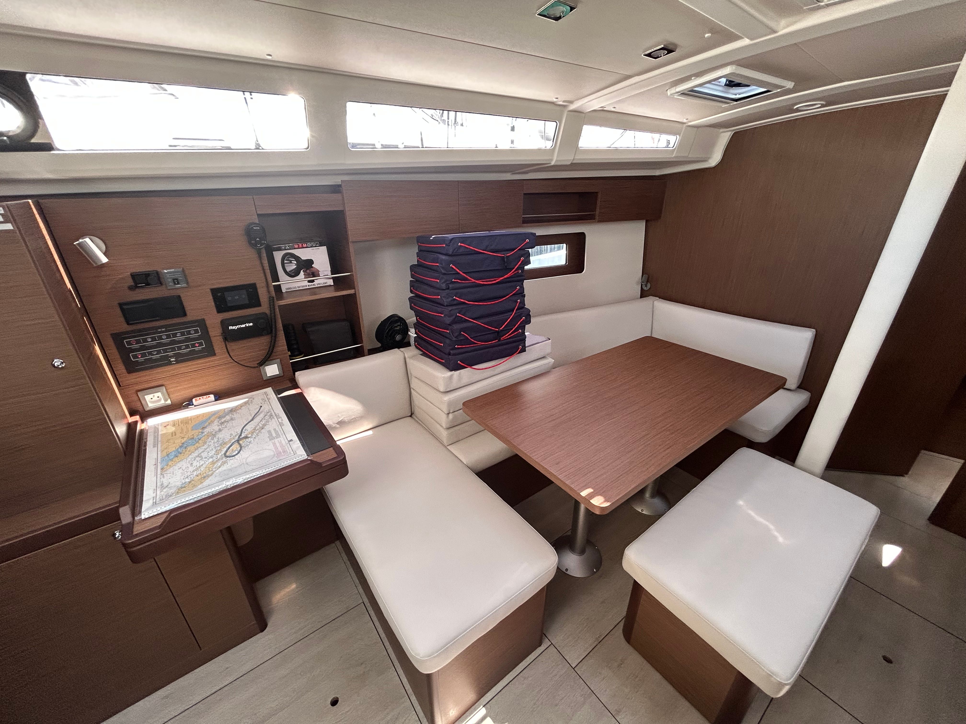 Beneteau Oceanis 37.1 | Katja