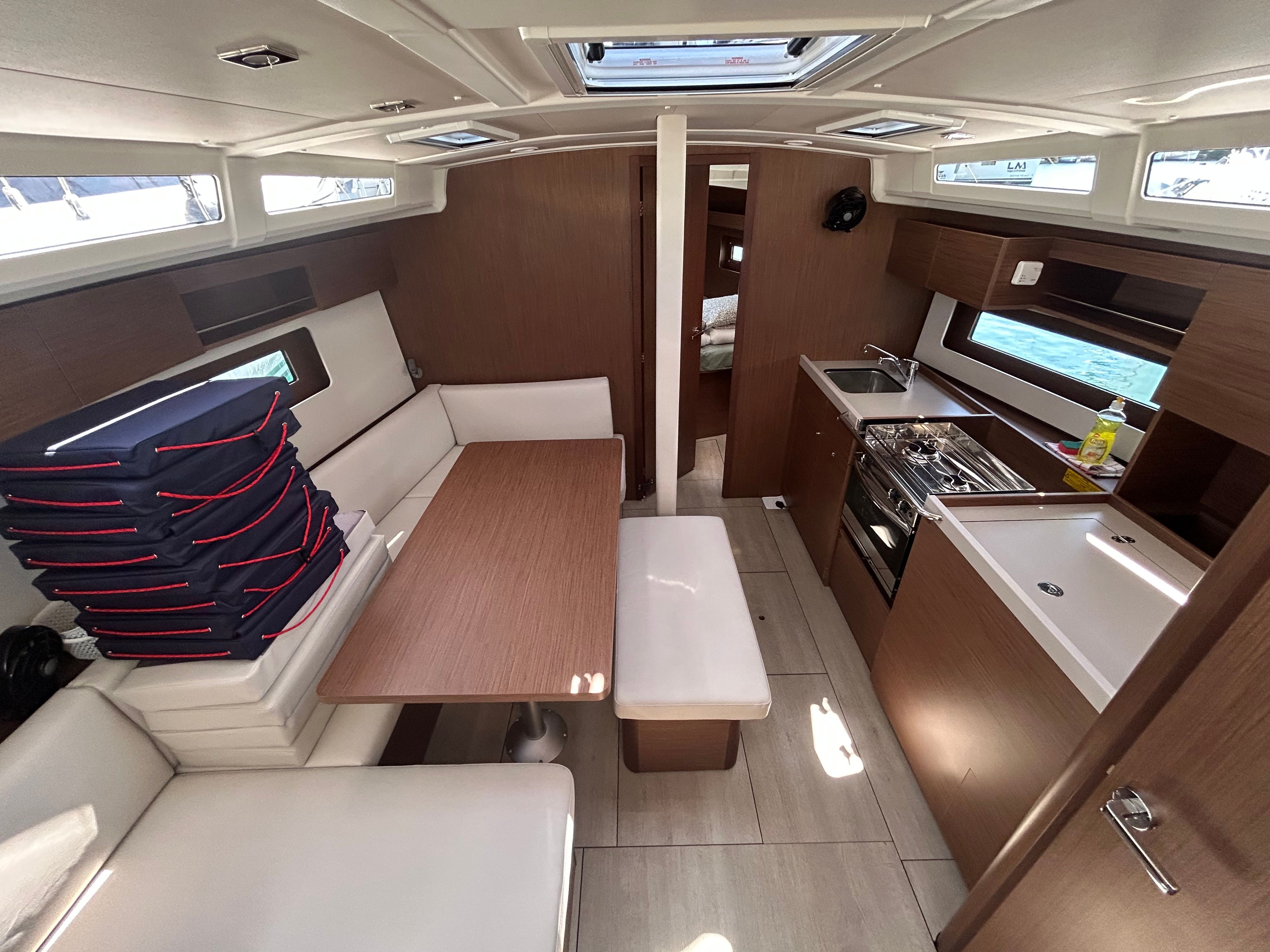 Beneteau Oceanis 37.1 | Katja