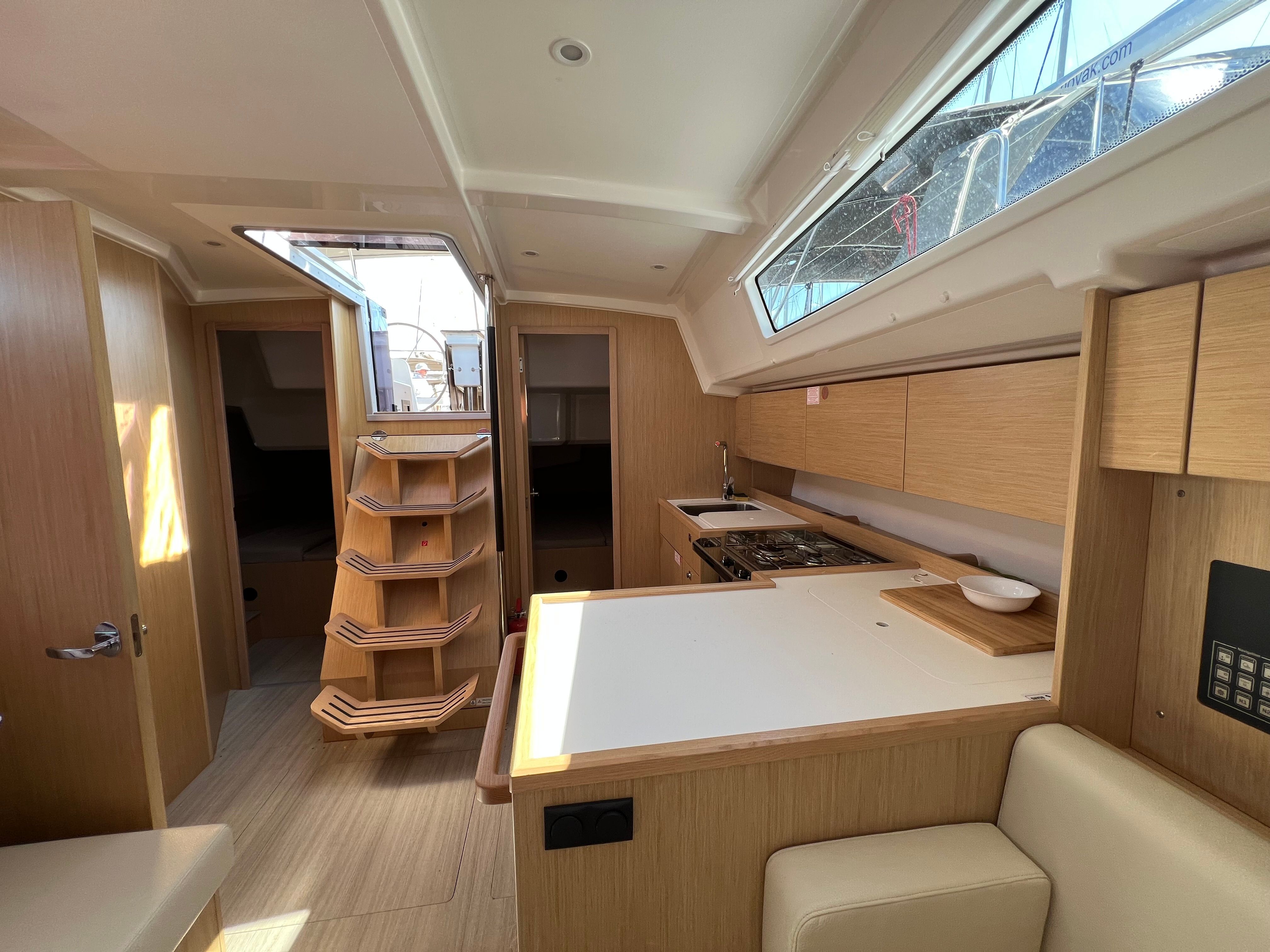 Bavaria C42 | Onyx