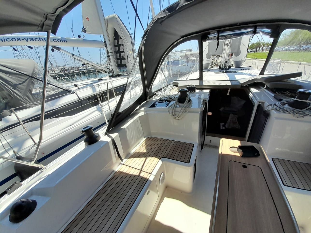 Bavaria C42 | Athos