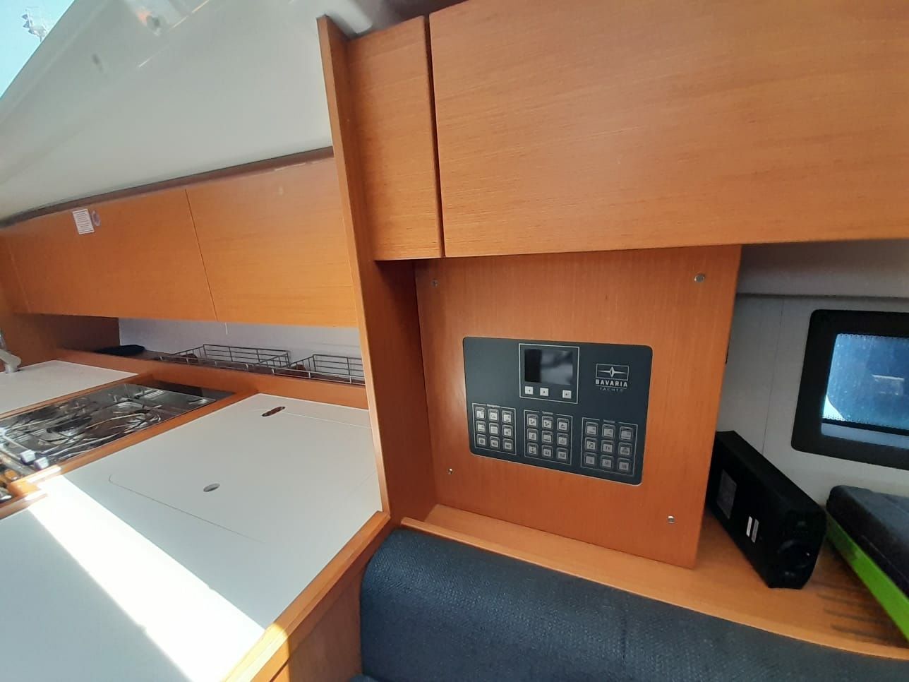 Bavaria C42 | Athos