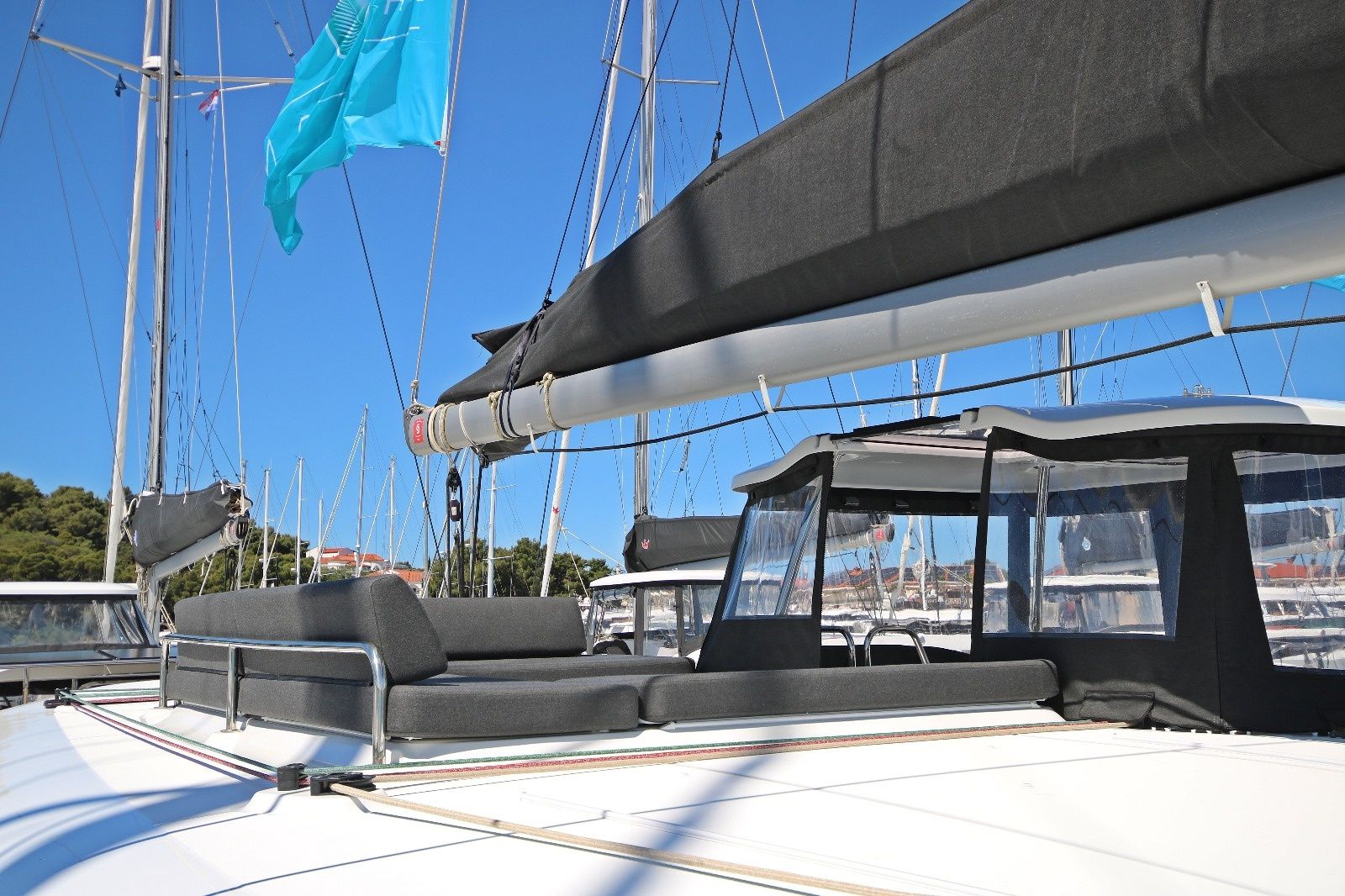 Lagoon 43 | Solution