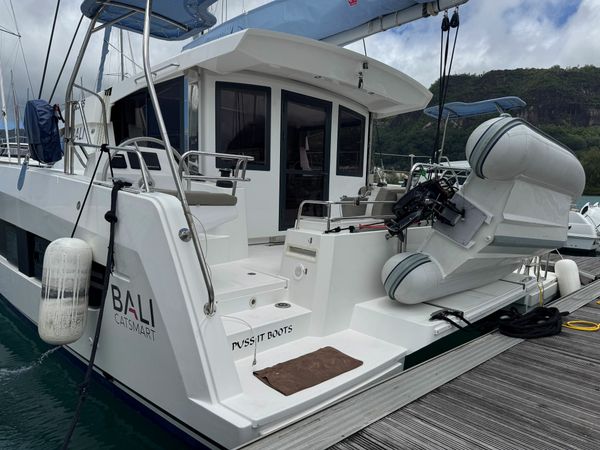 Bali Catsmart | Puss in Boots