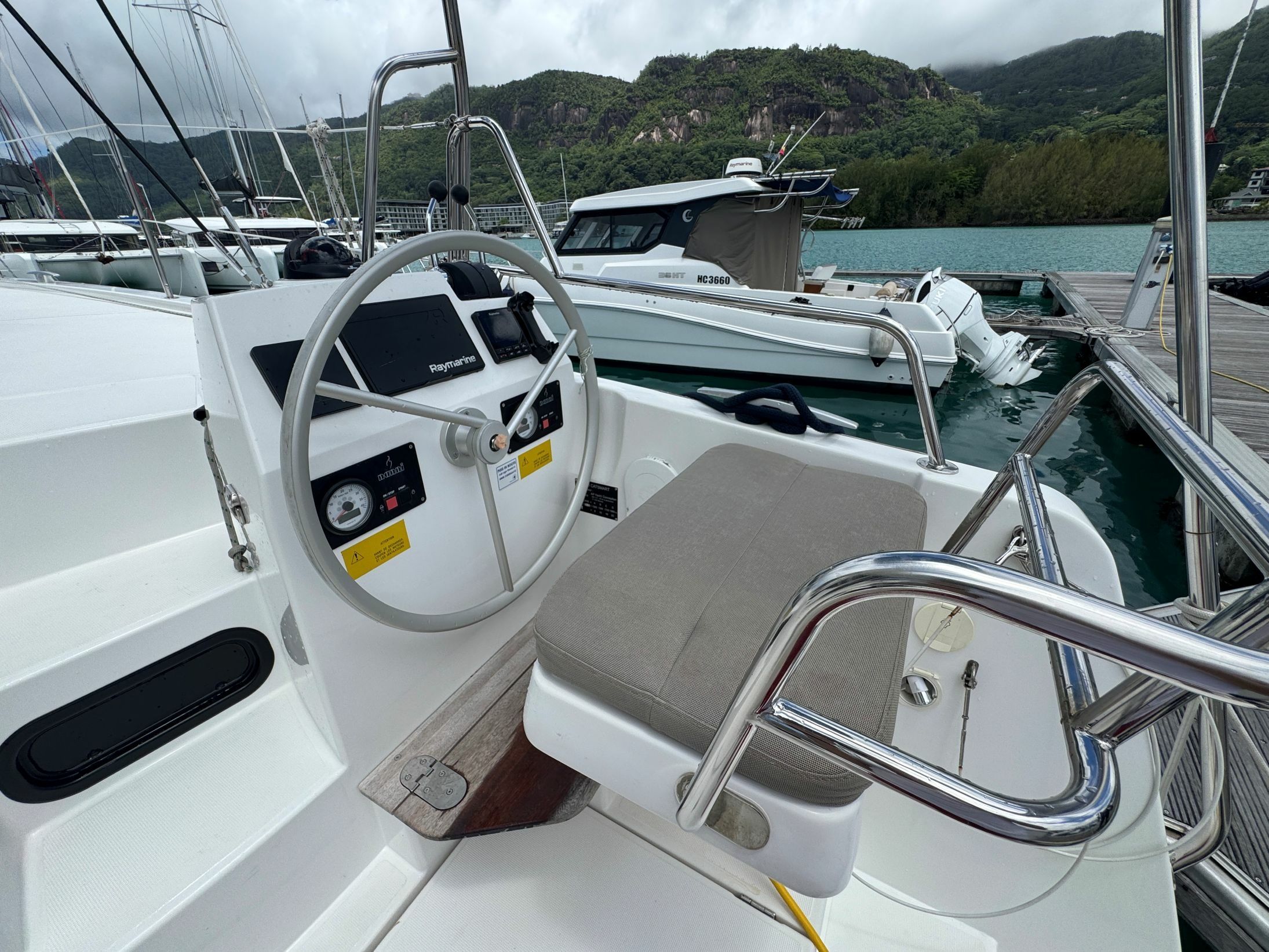 Bali Catsmart | Puss in Boots