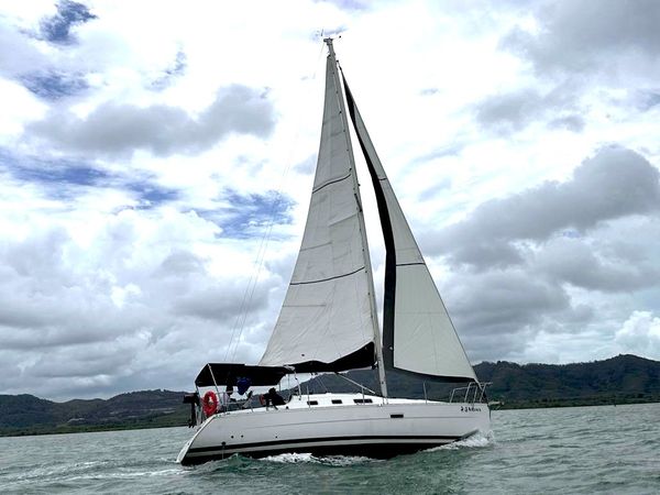 Beneteau Oceanis Clipper 323 | No Regrets