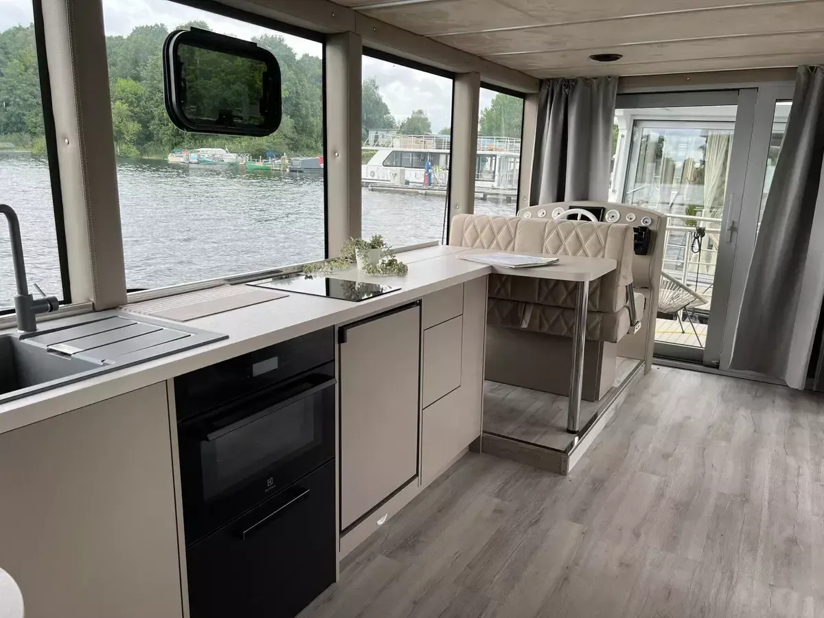 Houseboat Luxboot | Luxboot 2