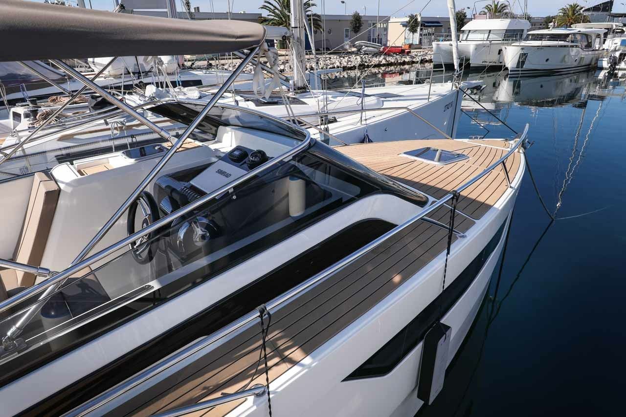 Nuva Yachts M9 Cabin | Babac