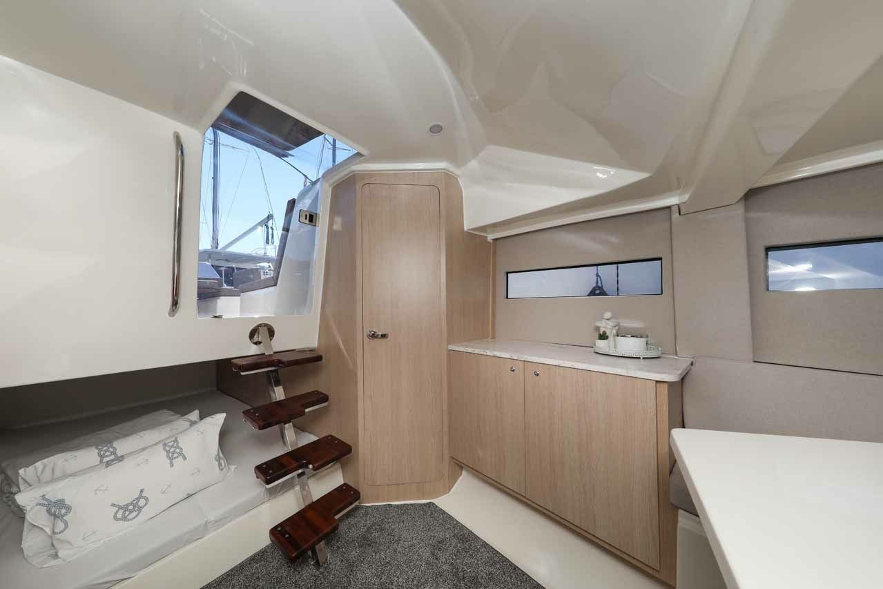 Nuva Yachts M9 Cabin | Babac