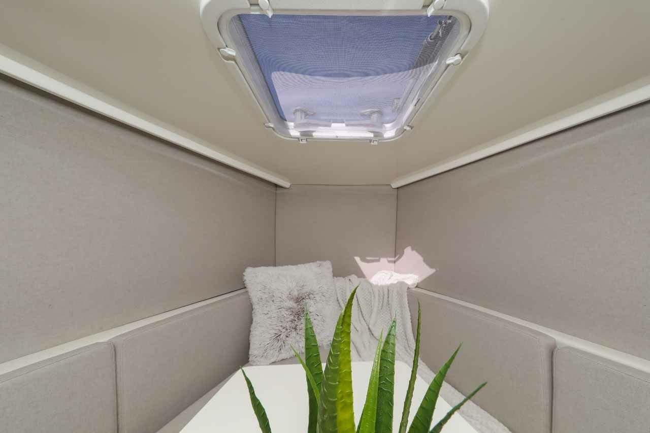 Nuva Yachts M9 Cabin | Babac