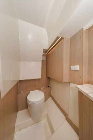 Nuva Yachts M9 Cabin | Babac