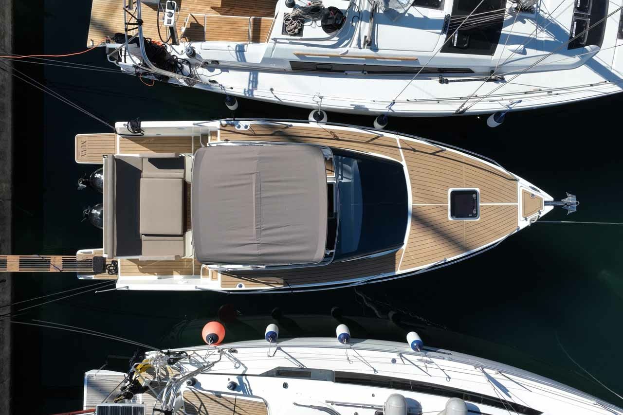 Nuva Yachts M9 Cabin | Babac