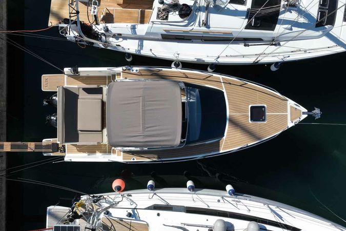 Nuva Yachts M9 Cabin | Babac