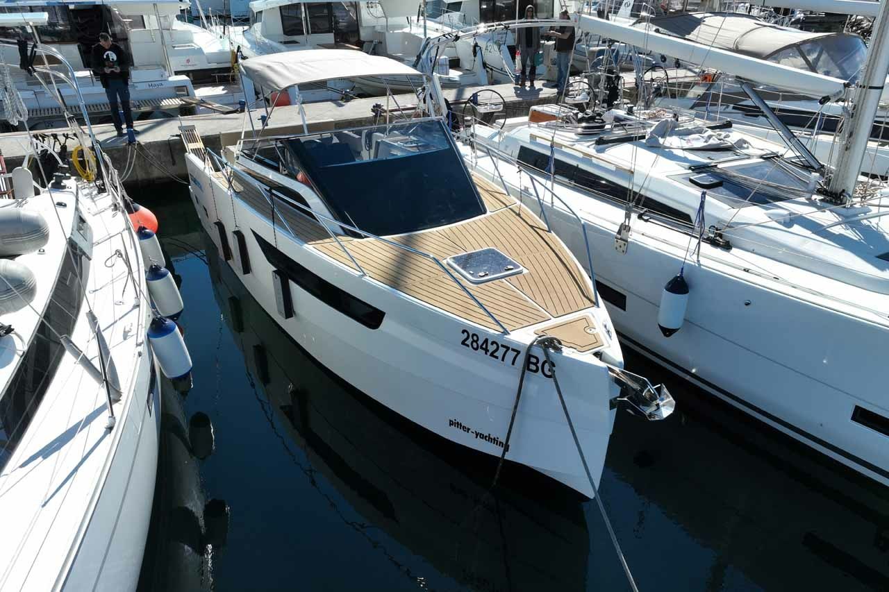Nuva Yachts M9 Cabin | Babac