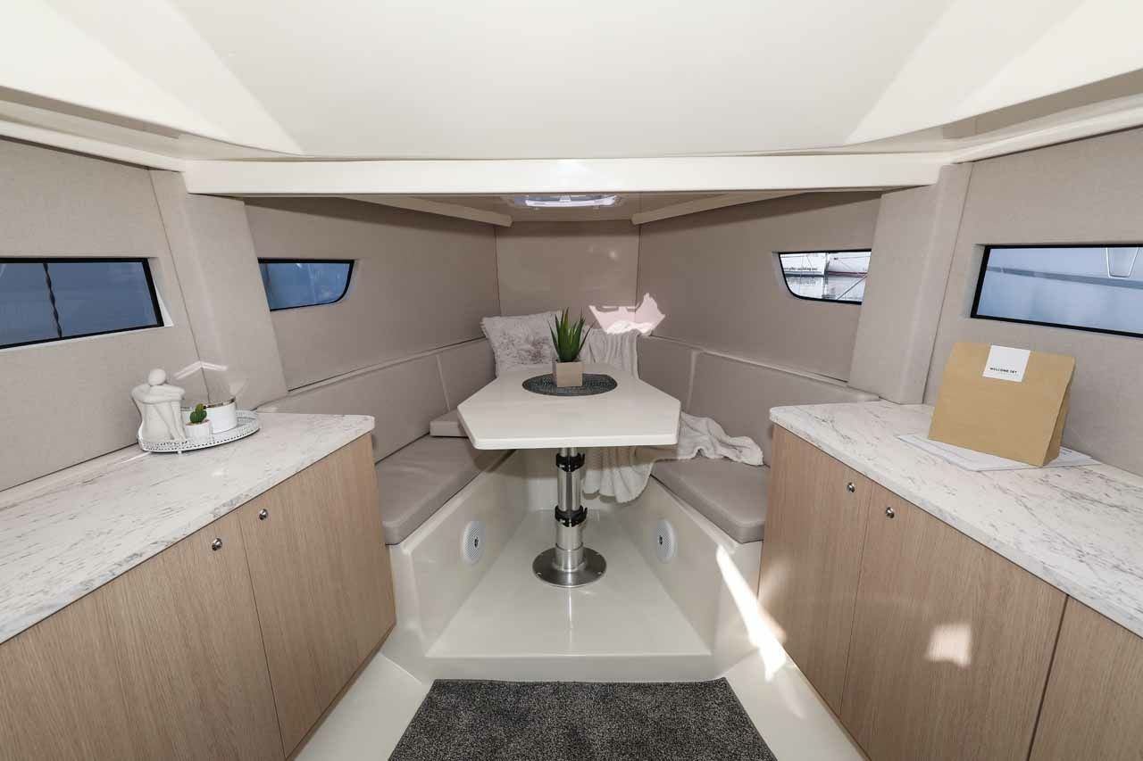 Nuva Yachts M9 Cabin | Babac