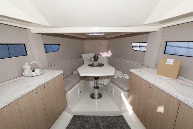 Nuva Yachts M9 Cabin | Babac