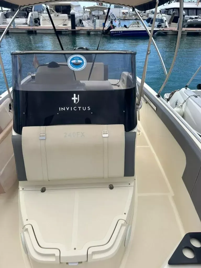 Invictus 240 FX | 24