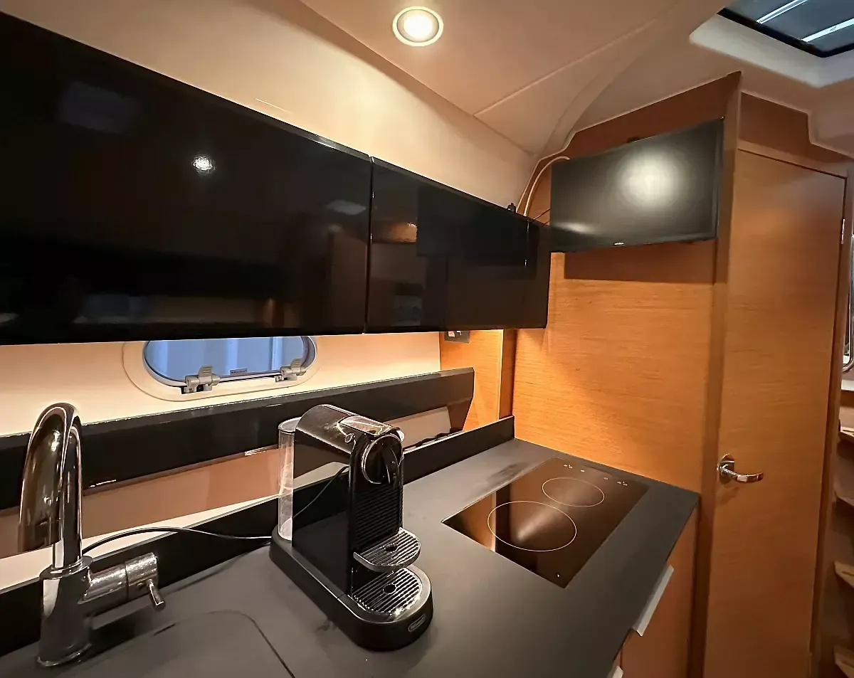 Bavaria Sport 330 | Sunset