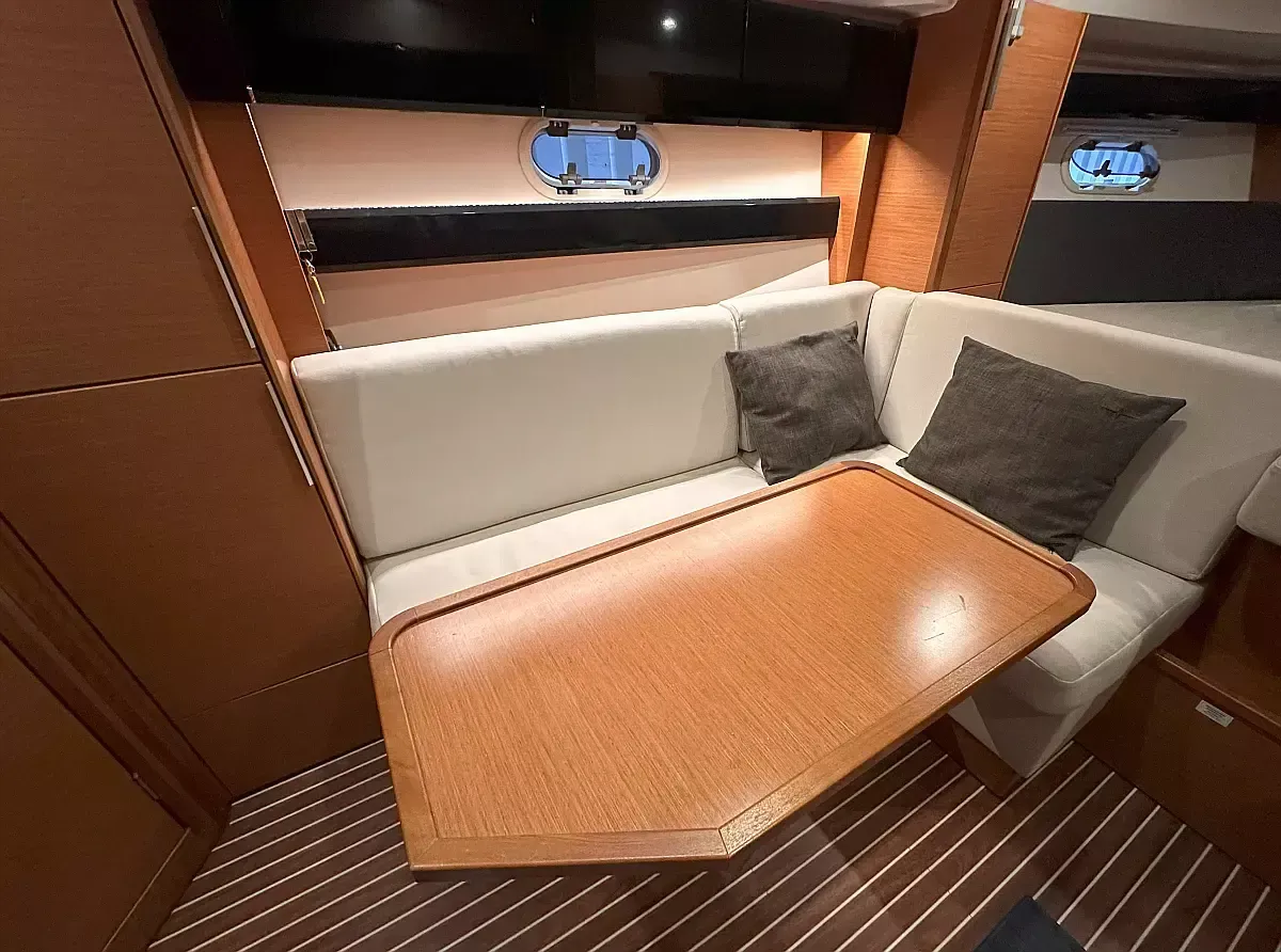 Bavaria Sport 330 | Sunset