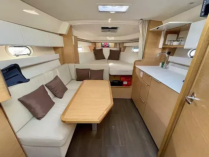 Bavaria Sport 330 | Sunset