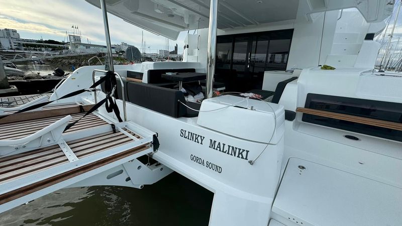 Lagoon 51 | Slinky Malinki