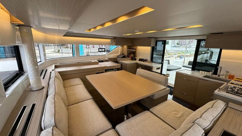 Lagoon 51 | Slinky Malinki