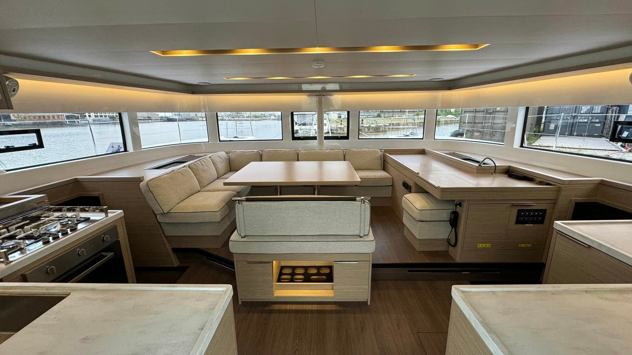 Lagoon 51 | Slinky Malinki