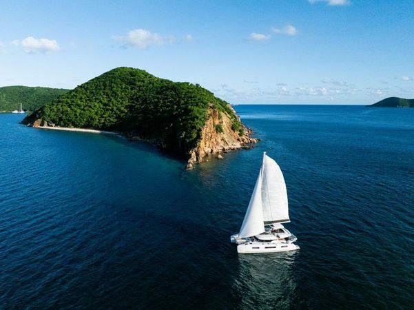 Lagoon 51 | Slinky Malinki