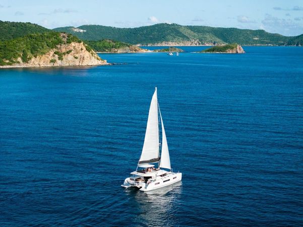 Lagoon 51 | Slinky Malinki