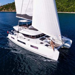 Lagoon 51 | Slinky Malinki