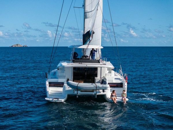 Lagoon 51 | Slinky Malinki