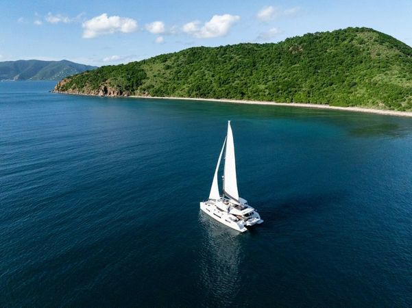 Lagoon 51 | Slinky Malinki