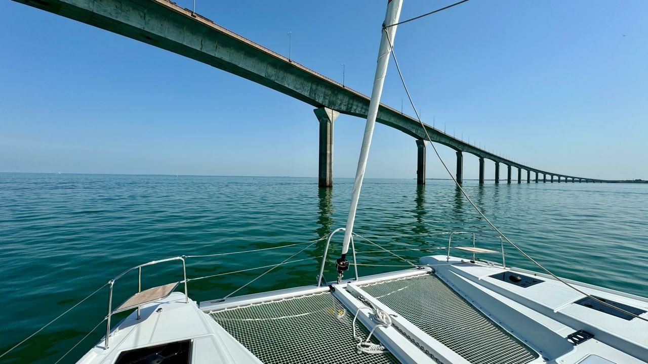 Lagoon 51 | Slinky Malinki