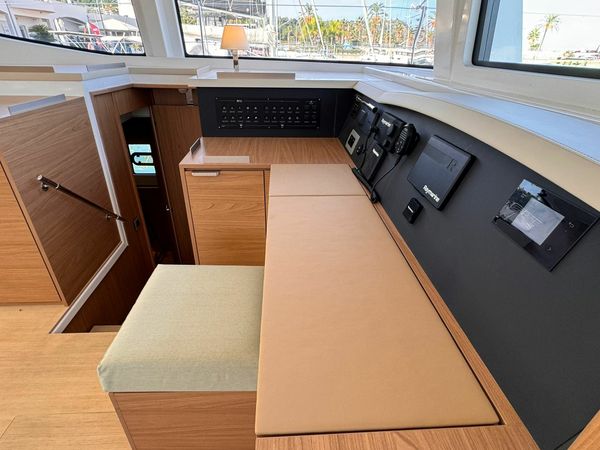 Bali 4.8 | Silver Dolphin