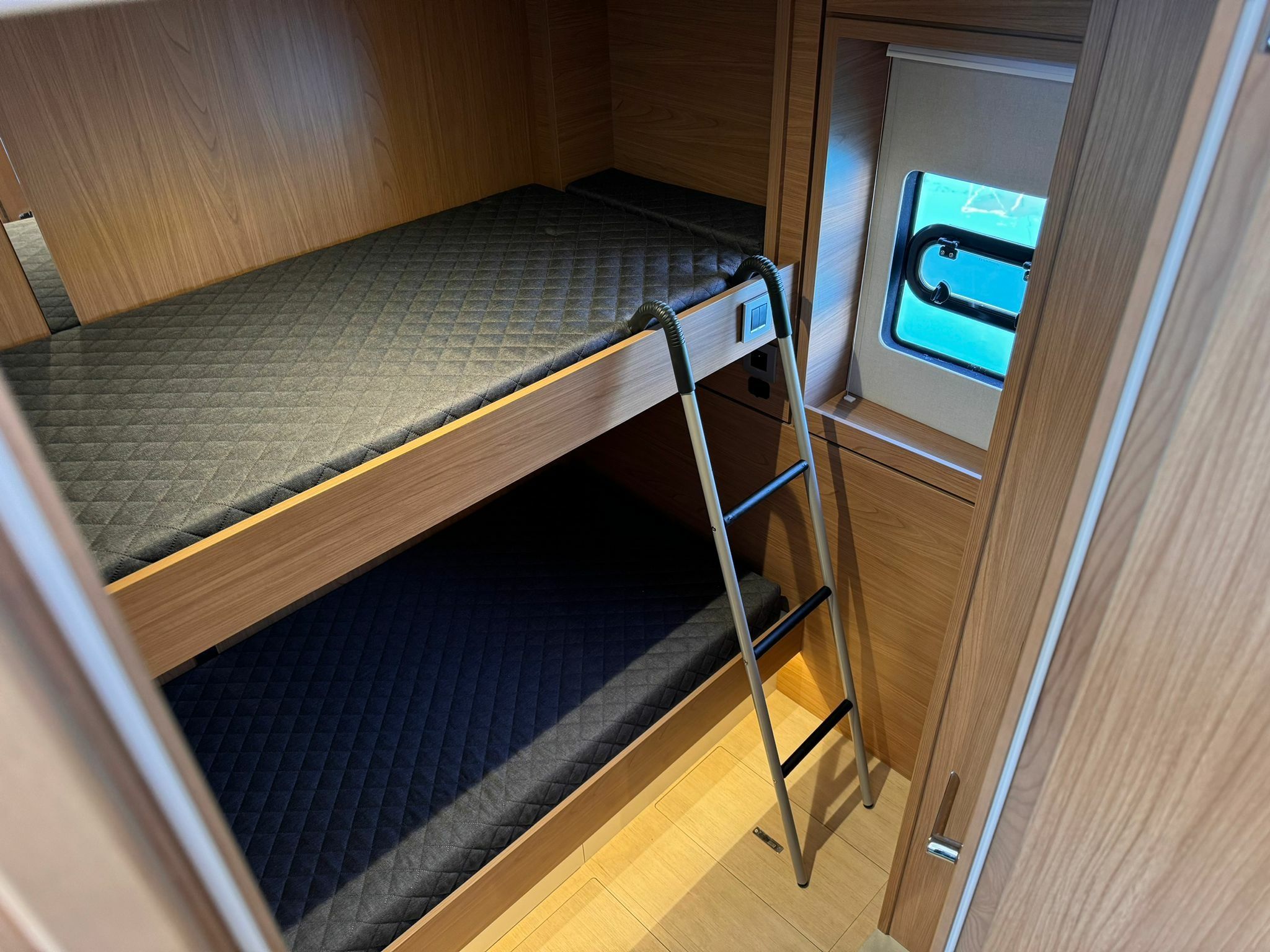 Bali 4.8 | Silver Dolphin