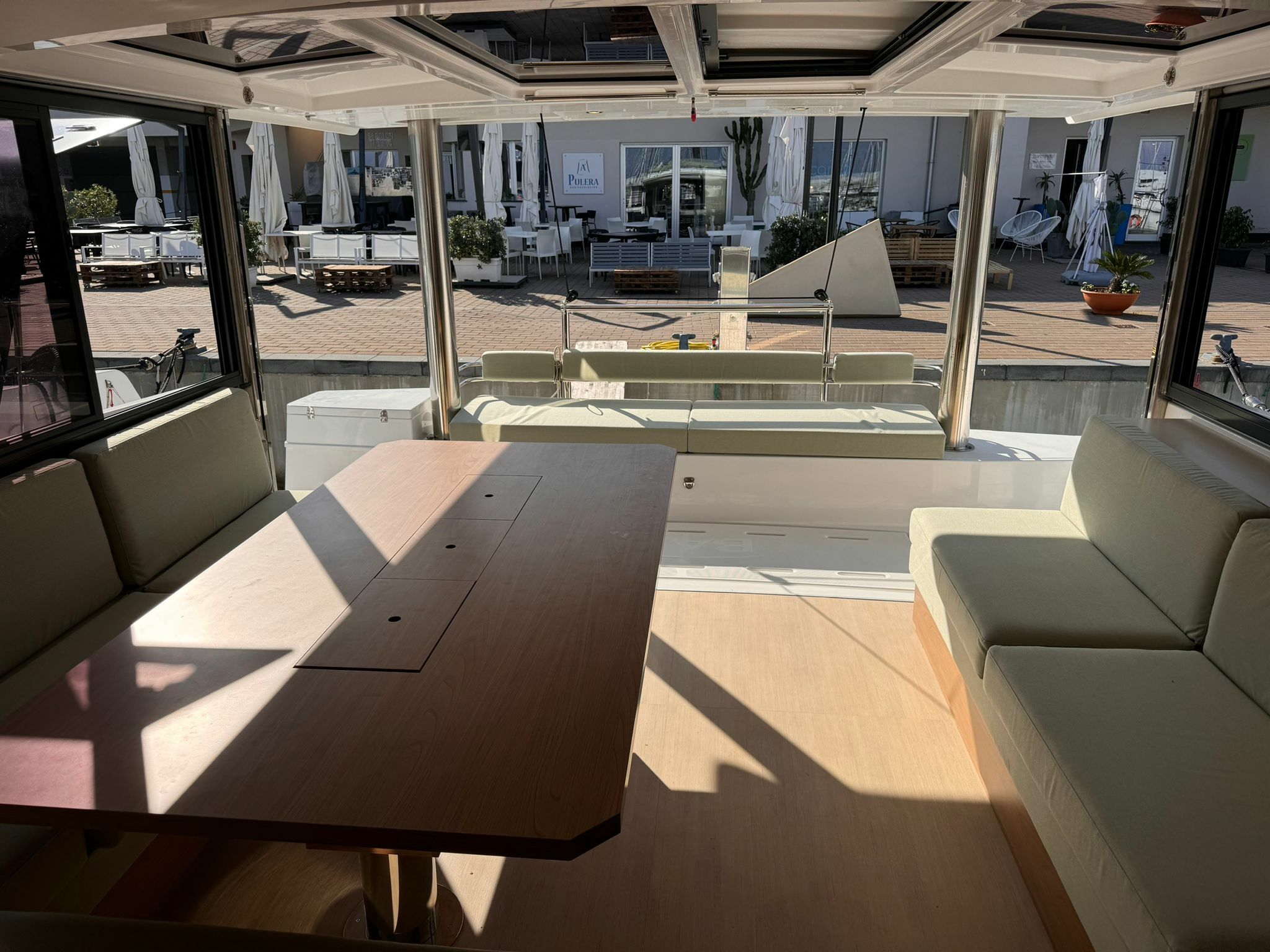 Bali 4.8 | Silver Dolphin