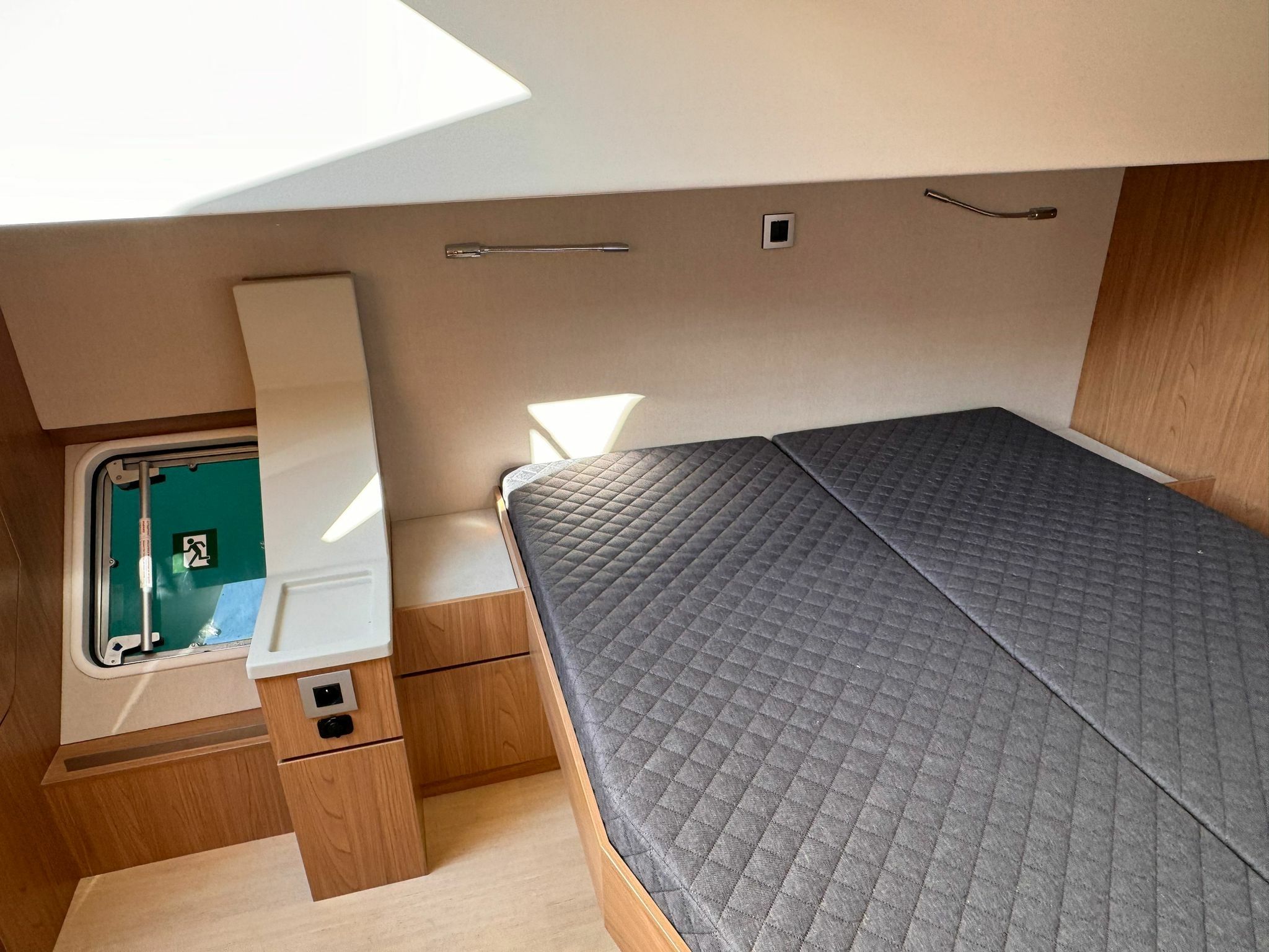 Bali 4.8 | Silver Dolphin