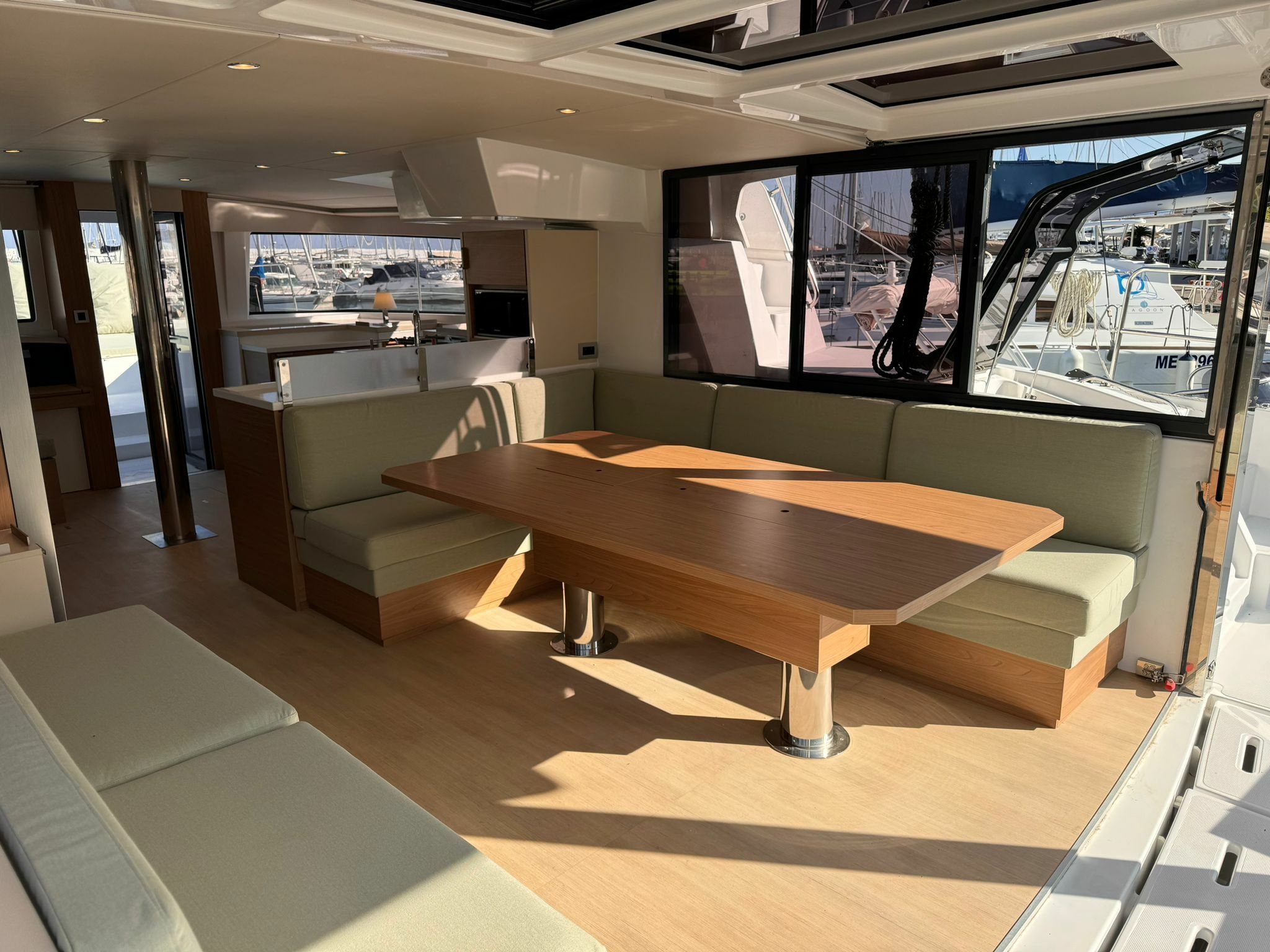 Bali 4.8 | Silver Dolphin