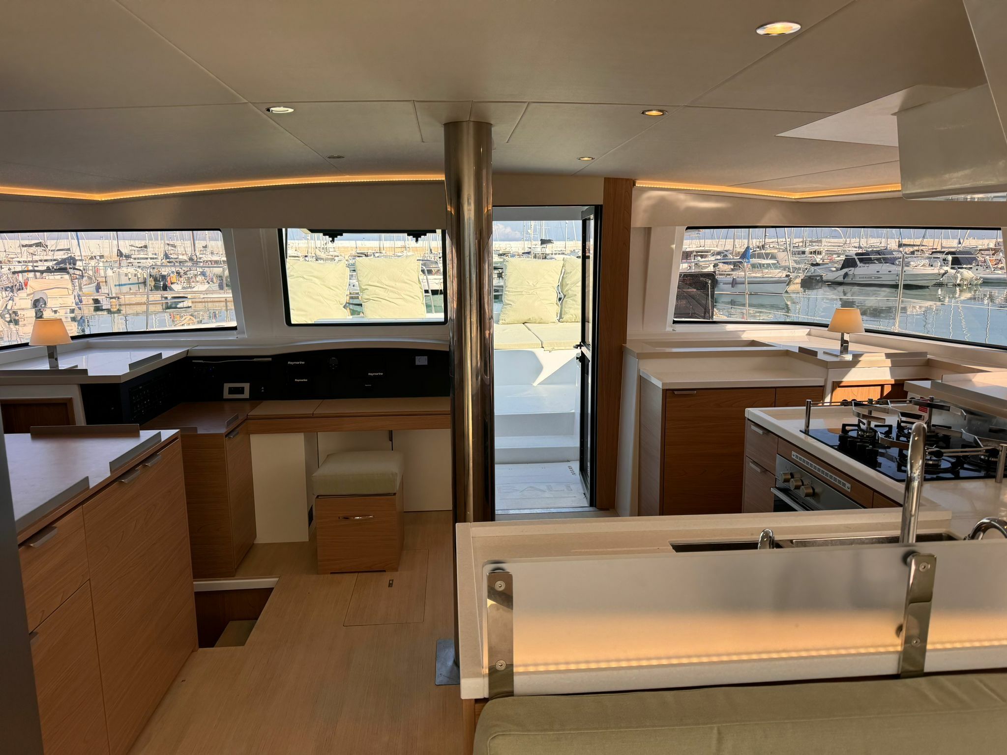 Bali 4.8 | Silver Dolphin