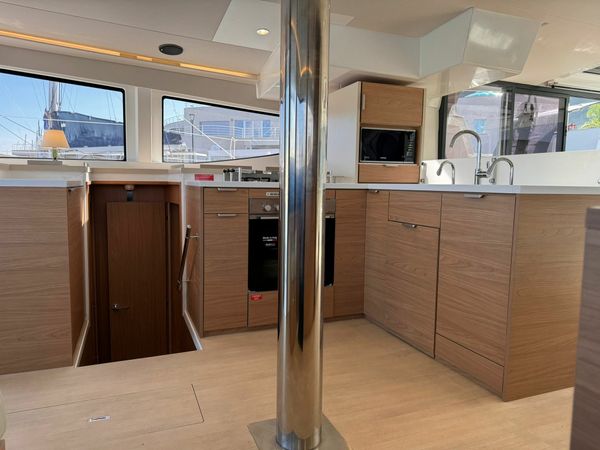 Bali 4.8 | Silver Dolphin