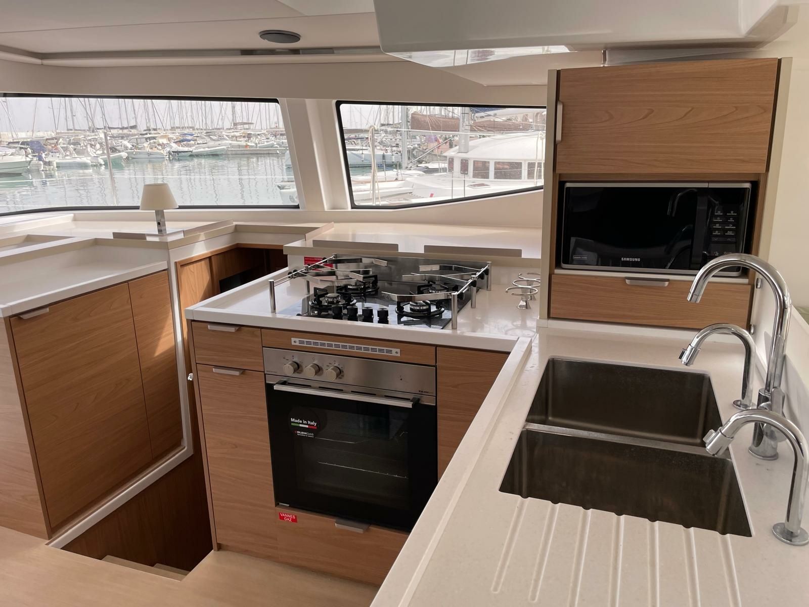 Bali 4.8 | Silver Dolphin