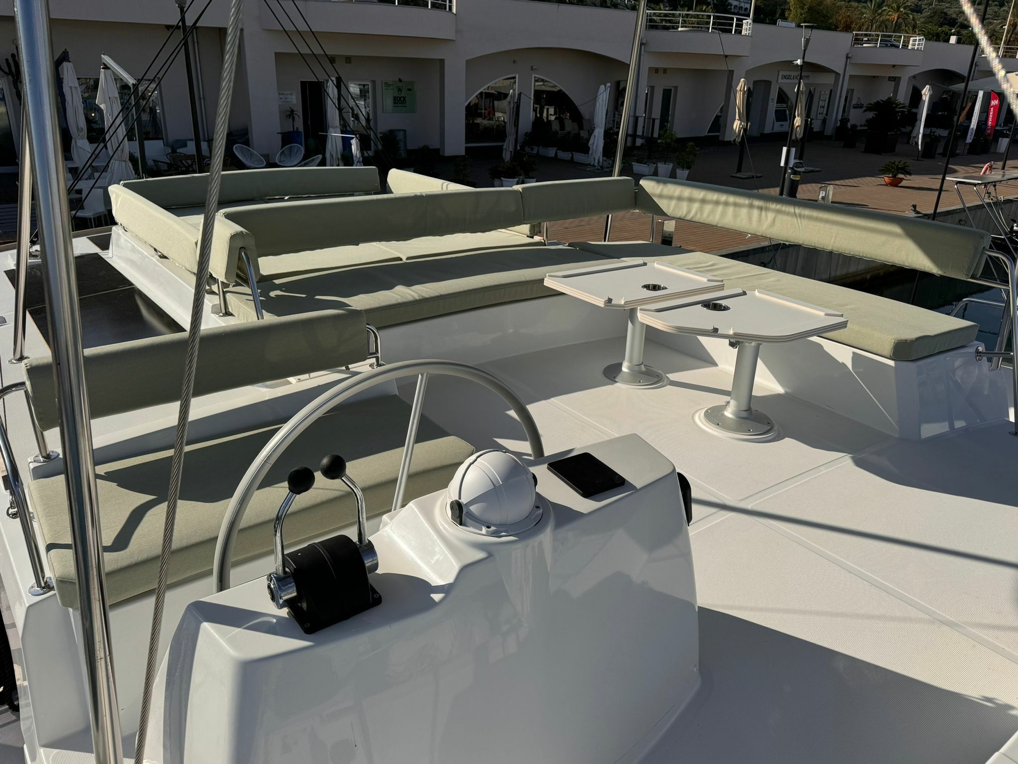 Bali 4.8 | Silver Dolphin