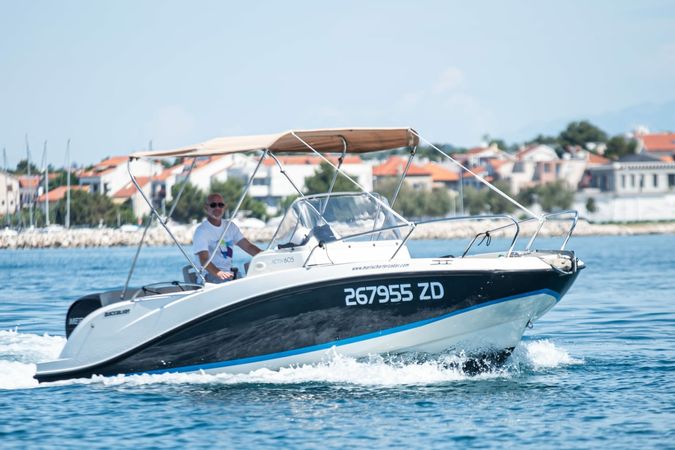 Quicksilver Activ 605 Sundeck | 12