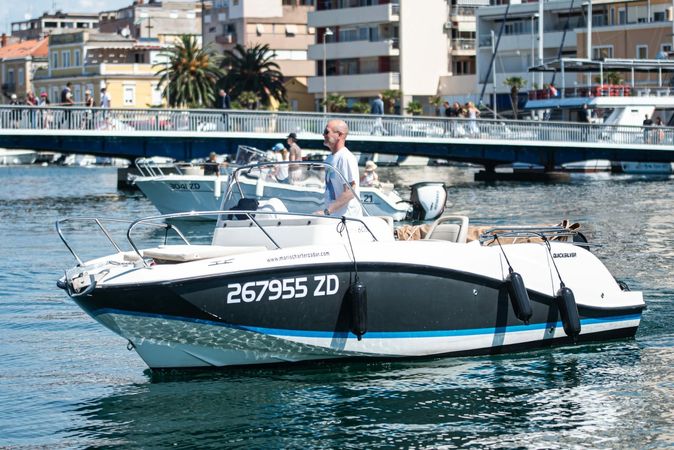 Quicksilver Activ 605 Sundeck | 12