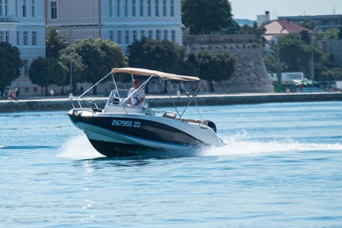 Quicksilver Activ 605 Sundeck | 12