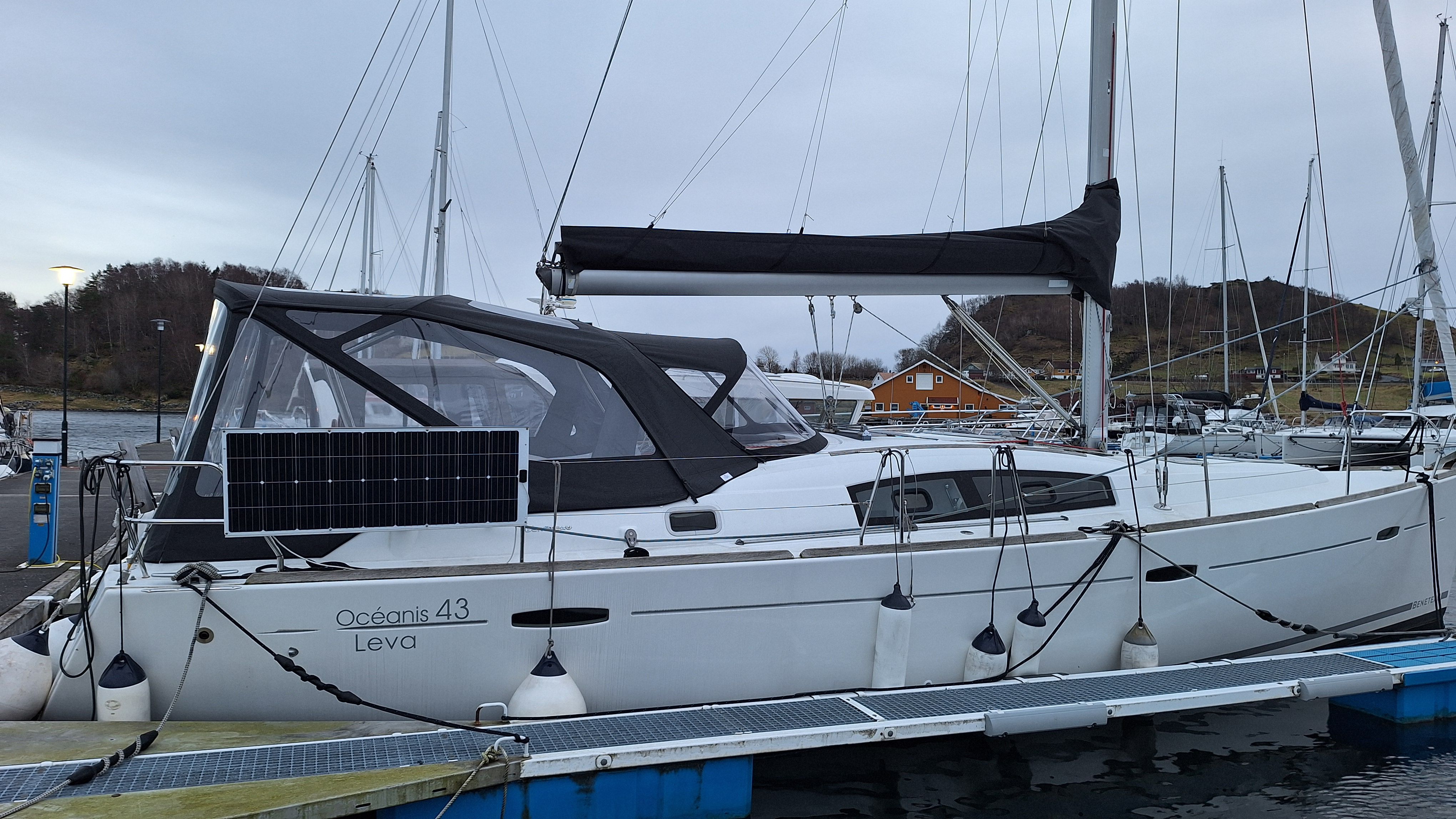 Beneteau Oceanis 43 | Leva