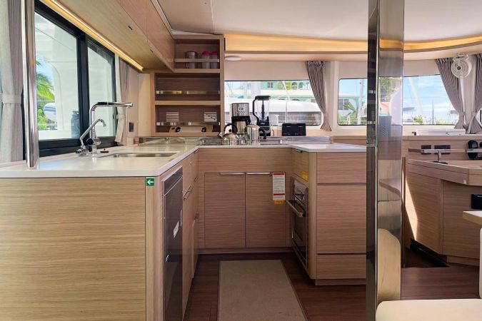 Lagoon 46 | Ocean Blue